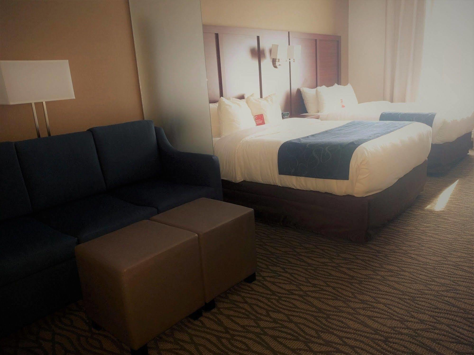 คอมฟอร์ต สวีท โฮเต็ล ดาวน์ทาวน์ วินด์เซอร์ Hotel ภายนอก รูปภาพ