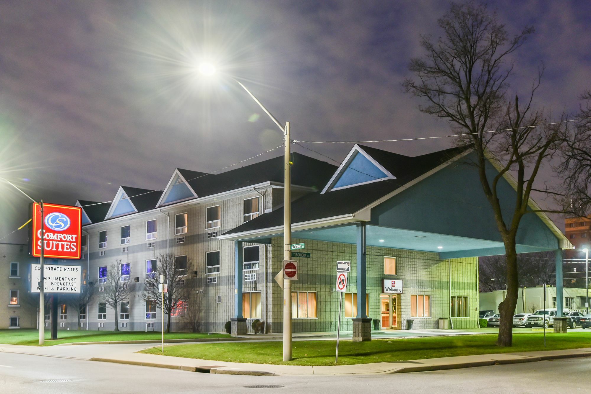คอมฟอร์ต สวีท โฮเต็ล ดาวน์ทาวน์ วินด์เซอร์ Hotel ภายนอก รูปภาพ