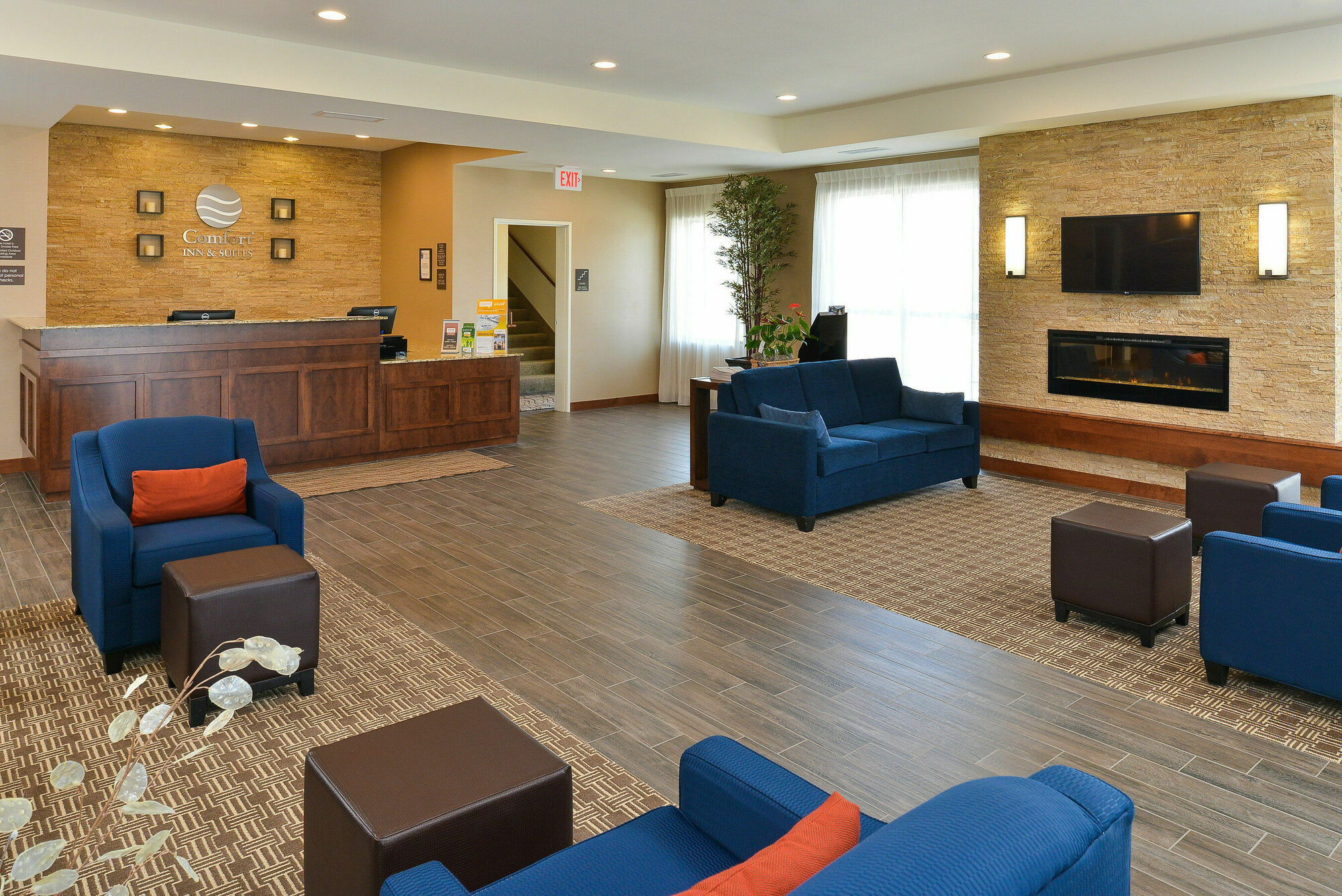 คอมฟอร์ต สวีท โฮเต็ล ดาวน์ทาวน์ วินด์เซอร์ Hotel ภายนอก รูปภาพ